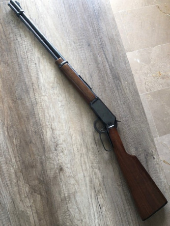 Vendo carabina Winchester 9422 calibre 22LR. Fabricación EEUU. Con marcas de uso en maderas, pero en buen 00
