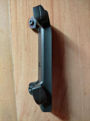 Vendo monturas blaser carril zeiss en perfecto estado 300 euros no negociables.un saludo. 00