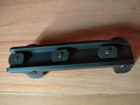 Vendo monturas blaser carril zeiss en perfecto estado 300 euros no negociables.un saludo. 11