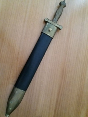 Pongo a la venta, por falta de espacio, esta réplica del  Machete-Espada Francés de Artillería , modelo 00