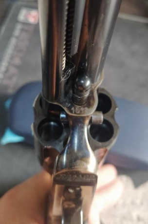 Hola, soy nuevo en este mundo de la pólvora negra y recientemente adquirí un Uberti Cattleman de 4" 21
