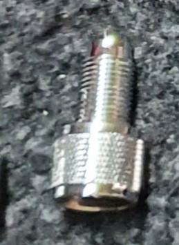 Vendo adaptador Walther para usar dos botellas de 12gr de CO2 en carabinas que usan botellas de 88gr. 10