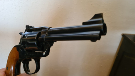 VENDIDO    Revolver Adler cal.44 200 euros, es una rareza, esta muy nuevo.  En Madrid, portes a parte. 02