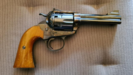 VENDIDO    Revolver Adler cal.44 200 euros, es una rareza, esta muy nuevo.  En Madrid, portes a parte. 00