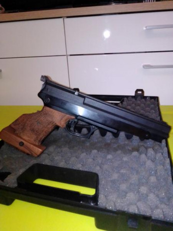 la pistola se deja barata, la función de cargar la hace bien pero al soltar el disparador se efectúa un 01