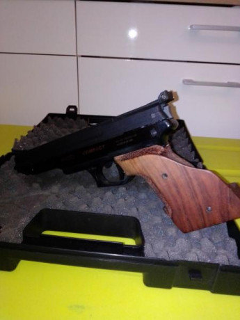 la pistola se deja barata, la función de cargar la hace bien pero al soltar el disparador se efectúa un 00