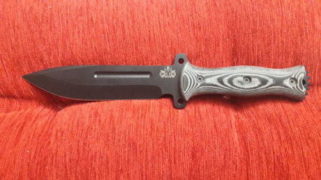 Vendo cuchillo cds combat .Tiene funda de piel y cachas micarta negra con separadores rojos. No se a usado 01