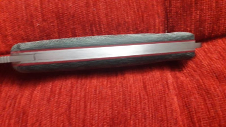 Vendo navaja j&v cartago con cachas en micarta verde con separadores rojos y funda de piel. Nunca 01