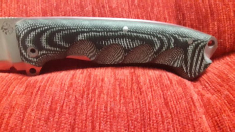 Vendo navaja j&v cartago con cachas en micarta verde con separadores rojos y funda de piel. Nunca 00