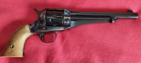 Se vende Remington Outlaw fabricado por Uberti, calibre 45 Long Colt.

 Impecable. Solo 23 disparos.
Se 00