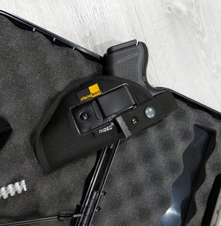  SE VENDE: 
 Glock modelo 26 Gen 4  calibre 9 mm Pb
 Impecable . Prácticamente a estrenar. 
Con los accesorios 01