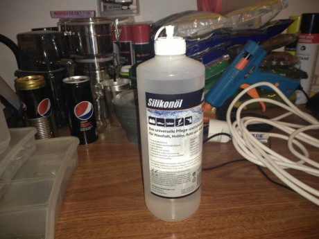 Vendido. Gracias.


Vendo por tener otro bote, igual.

Y viendo que tendré lubricante de silicona hasta 02