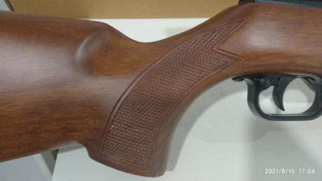 Sharp Innova 5,5.
Madera muy bonita y también el barniz.
Sin uso, unos 20 ó 30 disparos de prueba y para 31