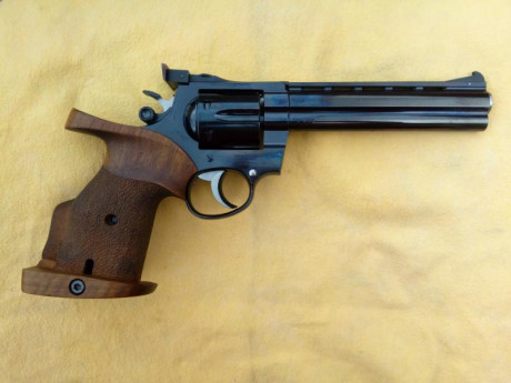 Intercambiaría revolver Korth Target 6" cal. 22 LR por revolver de calidad y precio equiparable. 01
