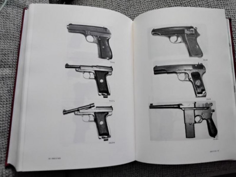 3 SIGLOS DE ARMAMENTO PORTATIL EN ESPAÑA
Historia y catalogación de las armas portátiles en España desde 11