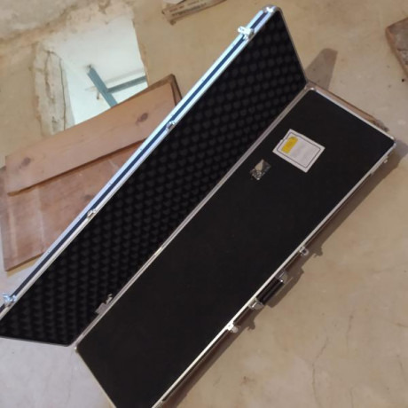 Buenos días,

  VENDIDO!!!....SE PUEDE CERRAR  

Se vende maleta rígida de aluminio HMF 14405-02 para 01