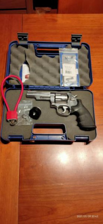 Vendo magnifico revolver S&W 620 con tambor de 7 tiros inox de 4" en perfecto estado, a tirado 02