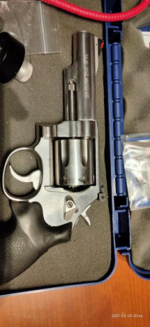 Vendo magnifico revolver S&W 620 con tambor de 7 tiros inox de 4" en perfecto estado, a tirado 11