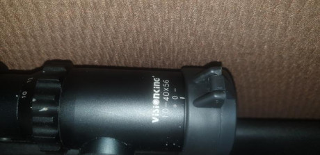Vendo visor visoonking 10-40×56 reticula iluminada  tubo de 34mm incluyo las anillas que se  venden aparte,usado 02