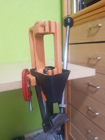 Vendo prensa LIMAN Crucher II 120 Euros  mas portes y regalo un empistonador de prensa LEE, muy robusta, 11