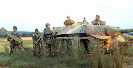 Abro este hilo ya que no puedo trasladar el de maquetas en conversación general, y porque pretendía dar 10