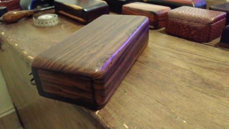 Vendo 4 estuches de madera .. El naranja de pernambuco mejicano ,el marrón de ziricote , el marrón grandote 12
