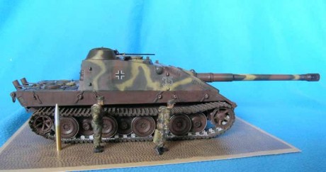 Abro este hilo ya que no puedo trasladar el de maquetas en conversación general, y porque pretendía dar 70