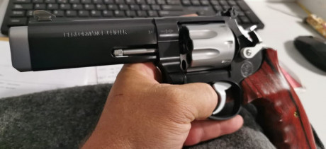 VENDO REVOLVER SMITH AND WESSON 627 V-COMP.

CARACTERISTICAS A SABER:
Modelo de revolver terminado por 31