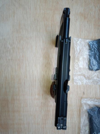 PISTOLA CZ 85 COMBAT DE 9MM CASI SIN ESTRENAR DO JUEGOS DE CACHAS DE RECAMVIO SIN ESTRENAR UNO DE LOS 01