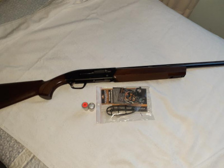 Vendo browning maxus one. 71 de cañon, 3 choques de 2, 3 y 4*. Cuñas, espaciadores y todo lo que trae 00