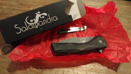 Salamandra temis black g10..Nueva sin estrenar..De colección..Madrid...30€ en Madrid....Envio no incluido 01