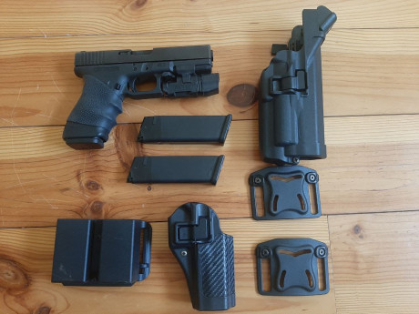 VENDIDA
Vendo pistola Glock 21 SF, calibre 45. Gen3.
La Glock 21 SF (short frame) se diferencia de la 02