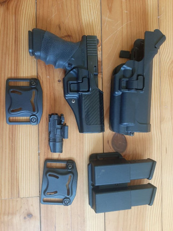 VENDIDA
Vendo pistola Glock 21 SF, calibre 45. Gen3.
La Glock 21 SF (short frame) se diferencia de la 00