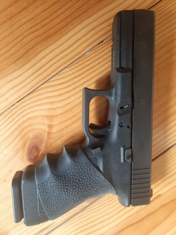 VENDIDA
Vendo pistola Glock 21 SF, calibre 45. Gen3.
La Glock 21 SF (short frame) se diferencia de la 22