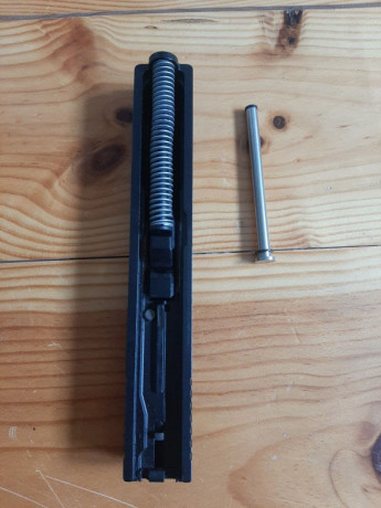 VENDIDA
Vendo pistola Glock 21 SF, calibre 45. Gen3.
La Glock 21 SF (short frame) se diferencia de la 31