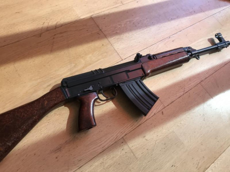 Se vende cz858 prácticamente nuevo, un cargador de 10 y libro de instrucciones, está en Barcelona para 10