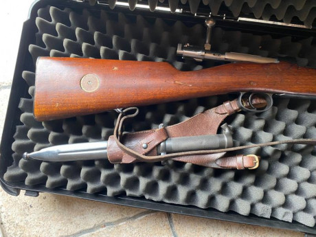 Buenas noches a todos.
Tengo un amigo mio que vende un Karl
Gustaff 6,5x55 del 1917, con bayoneta, talhí 01