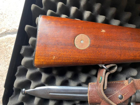Buenas noches a todos.
Tengo un amigo mio que vende un Karl
Gustaff 6,5x55 del 1917, con bayoneta, talhí 00