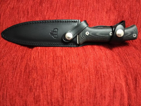 Vendo este cuchillo cudeman 177m nuevo con caja original , tiene cachas micarta con separadores rojo. 02