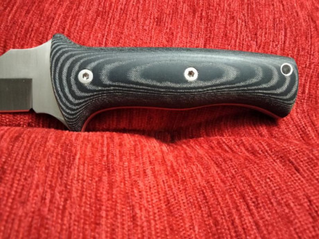 Vendo este cuchillo cudeman 177m nuevo con caja original , tiene cachas micarta con separadores rojo. 00
