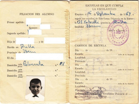  EN RECUERDO Y HOMENAJE A LOS QUE YA NO ESTÁN. 

Si pones en  GOOGLE   PASAPORTES EN LA MEMORIA  da igual 51