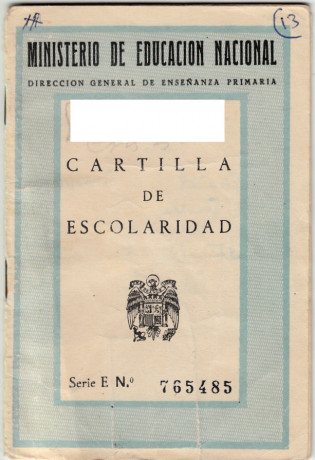  EN RECUERDO Y HOMENAJE A LOS QUE YA NO ESTÁN. 

Si pones en  GOOGLE   PASAPORTES EN LA MEMORIA  da igual 50