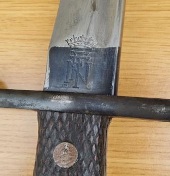 Bayoneta modelo 1941:
cuchillo-bayoneta que, en principio, fue diseñado para su empleo en los Máuseres 11