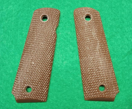 Vendo CUATRO Juegos de cachas para COLT 1911

1/ de resina marron , copia de las originales 25 €
2/ de 01