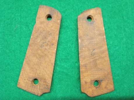 Vendo CUATRO Juegos de cachas para COLT 1911

1/ de resina marron , copia de las originales 25 €
2/ de 20