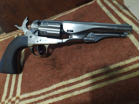 Vendo revolver centauro pieza rara es de avancarga tengo que ponerlo en otra sección pero para los que 10