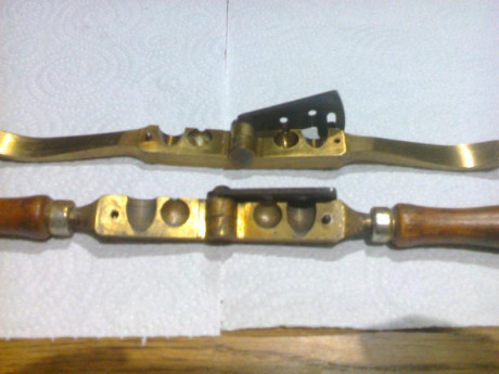 Vendo 3 moldes italianos de latón, los pequeños calibre .44 y el grande calibre .58;  Estos moldes como 01