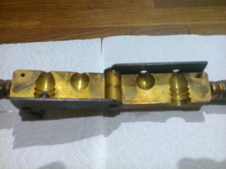 Vendo 3 moldes italianos de latón, los pequeños calibre .44 y el grande calibre .58;  Estos moldes como 00