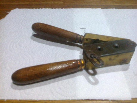 Vendo 3 moldes italianos de latón, los pequeños calibre .44 y el grande calibre .58; Estos moldes como 00