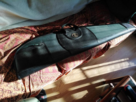 Regalo funda para rifle con mira marca Gamo. Estado nueva. 1,20m. de largo
Perales de Tajuña Madrid 00